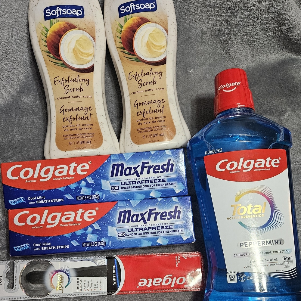 Colgate And Softsoap Exfoliating Scrub with Coconut Butter Scent - Cream